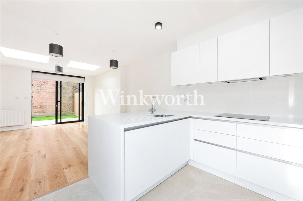 Property photo 1 of 27 Picture No. 18