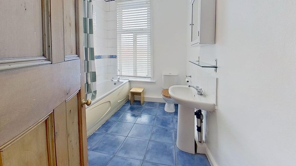 Property photo 3 of 9 4-Beechwood-Street-Bathroom