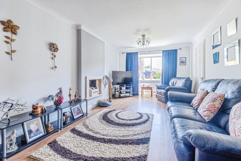 Property photo 2 of 19 Pbox-Img.Jpg