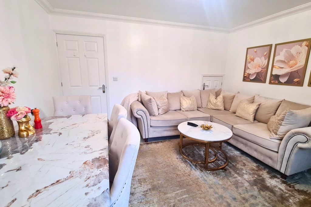 Property photo 3 of 11 Image