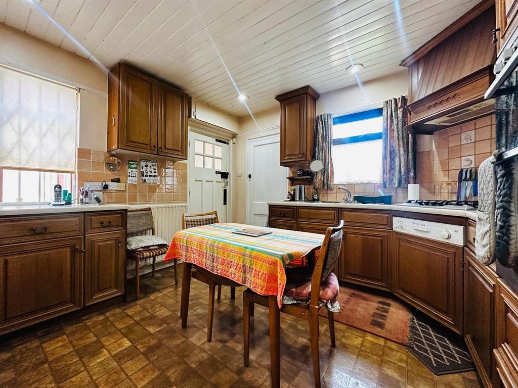 Property photo 3 of 20 Kitchen