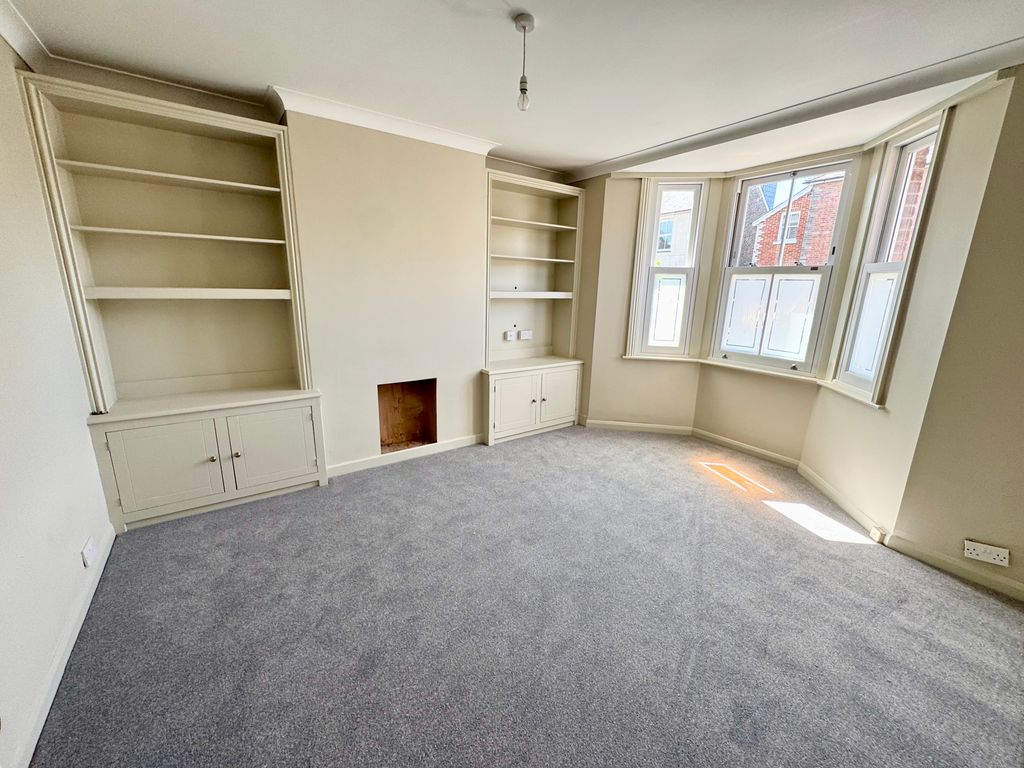 Property photo 2 of 9 42 Eastwood Road - Living Room