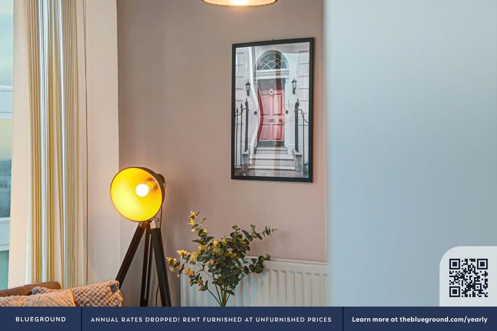 Property photo 3 of 34 Living Room