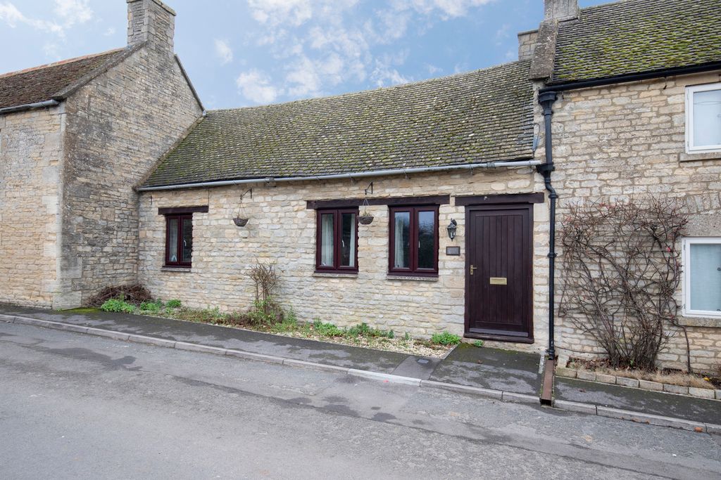 Property photo 1 of 15 Photo 01