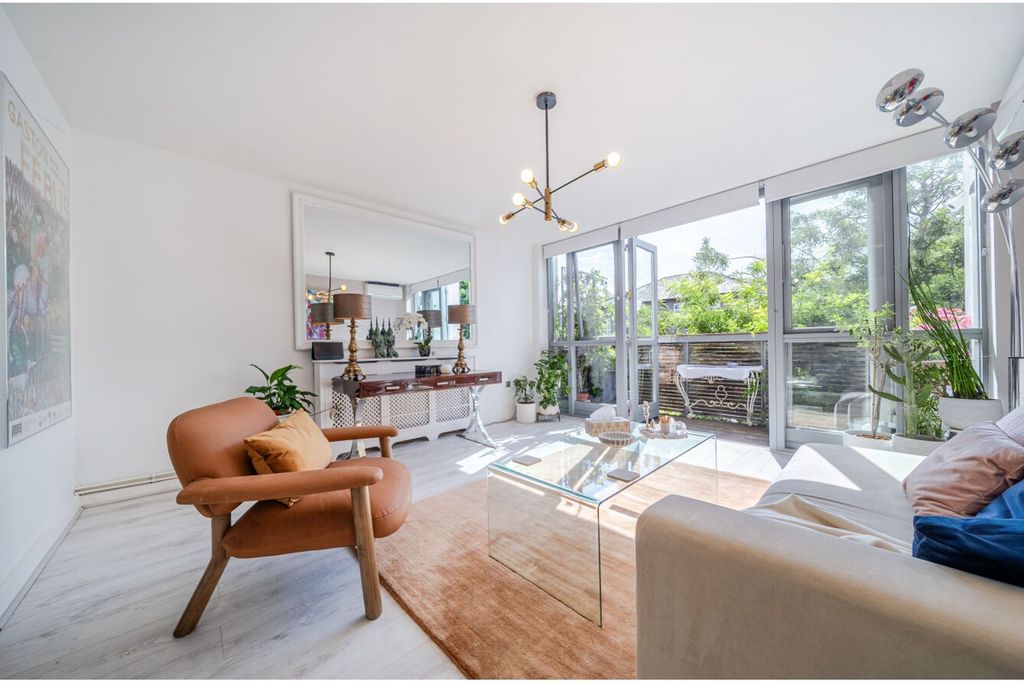 Property photo 1 of 22 Sitting Room