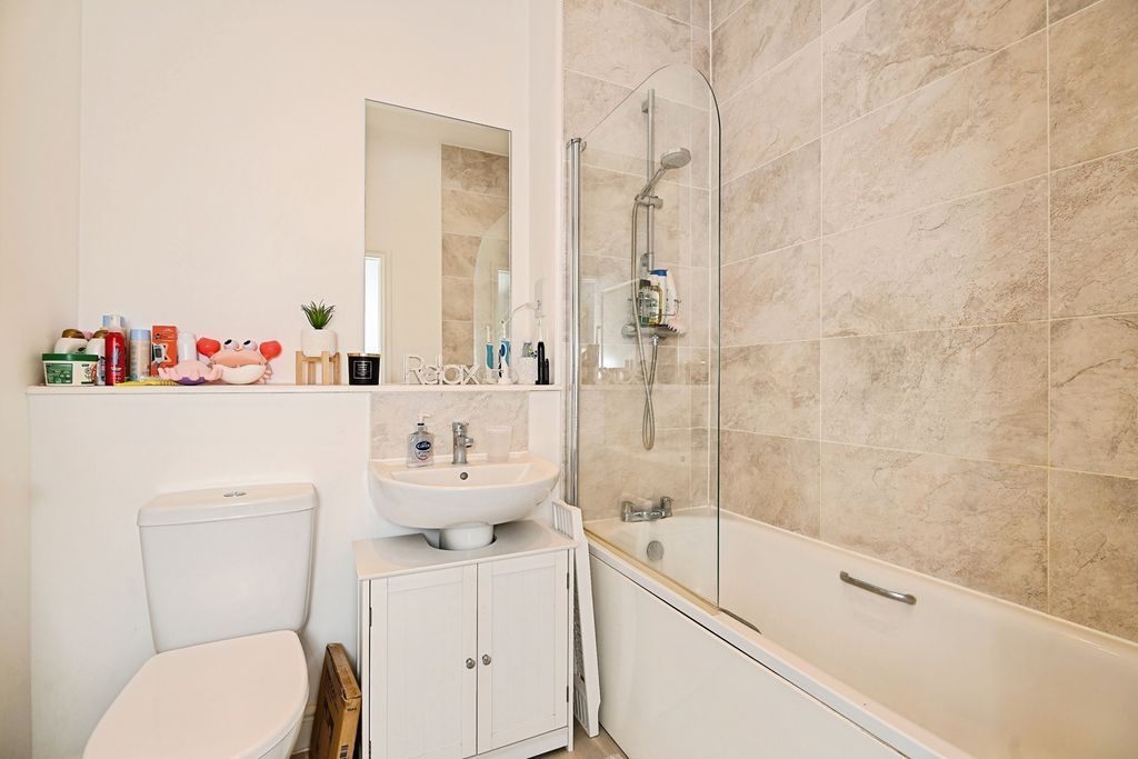Property photo 3 of 8 Bathroom