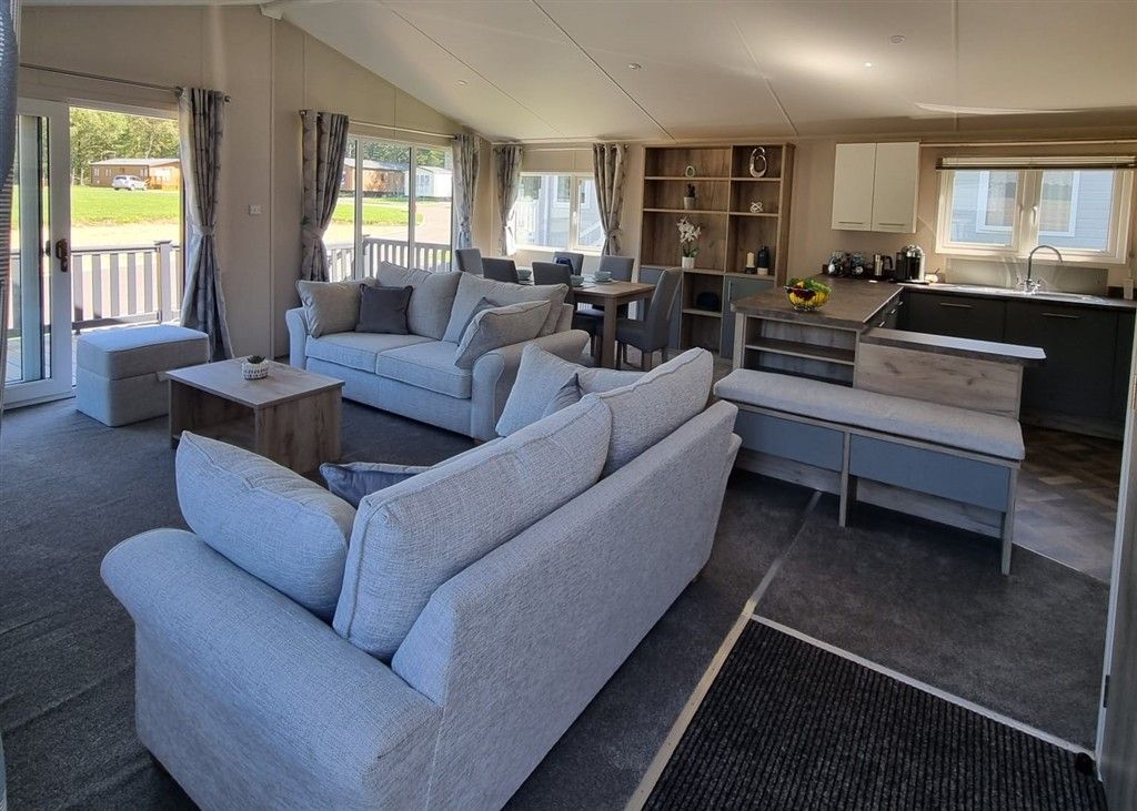 Property photo 3 of 7 Lounge