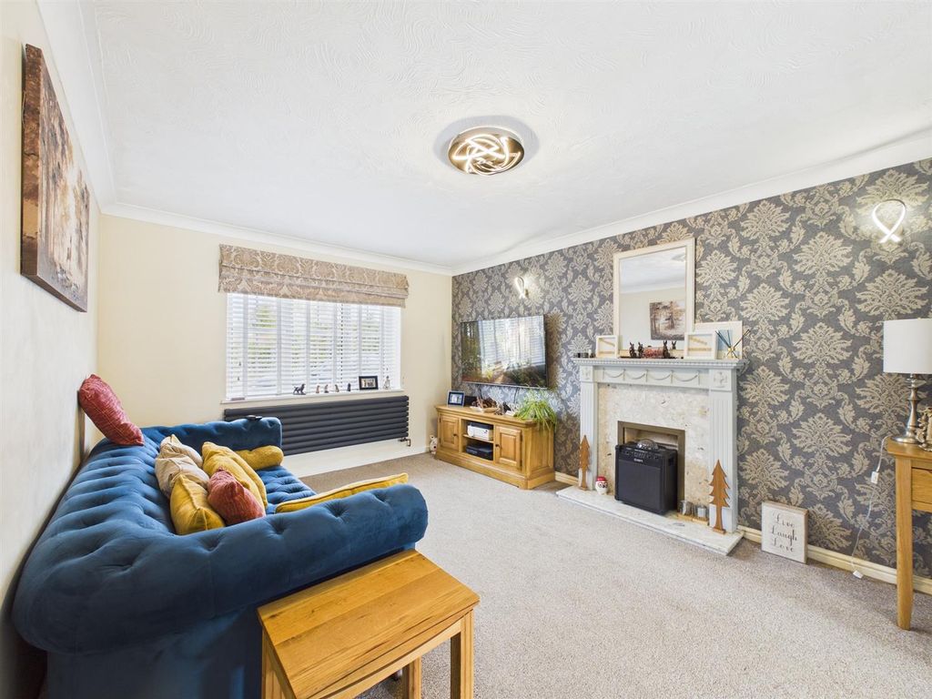 Property photo 2 of 11 Lounge