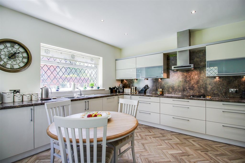 Property photo 3 of 30 Kitchen Breakfast Room