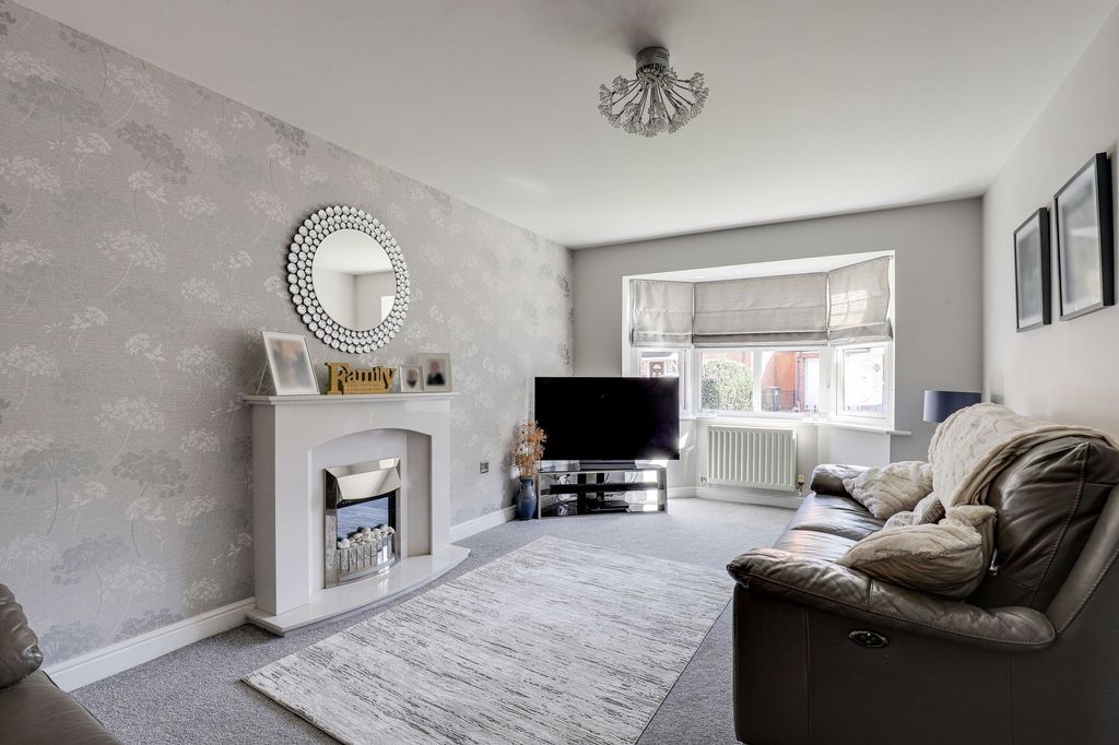 Property photo 2 of 33