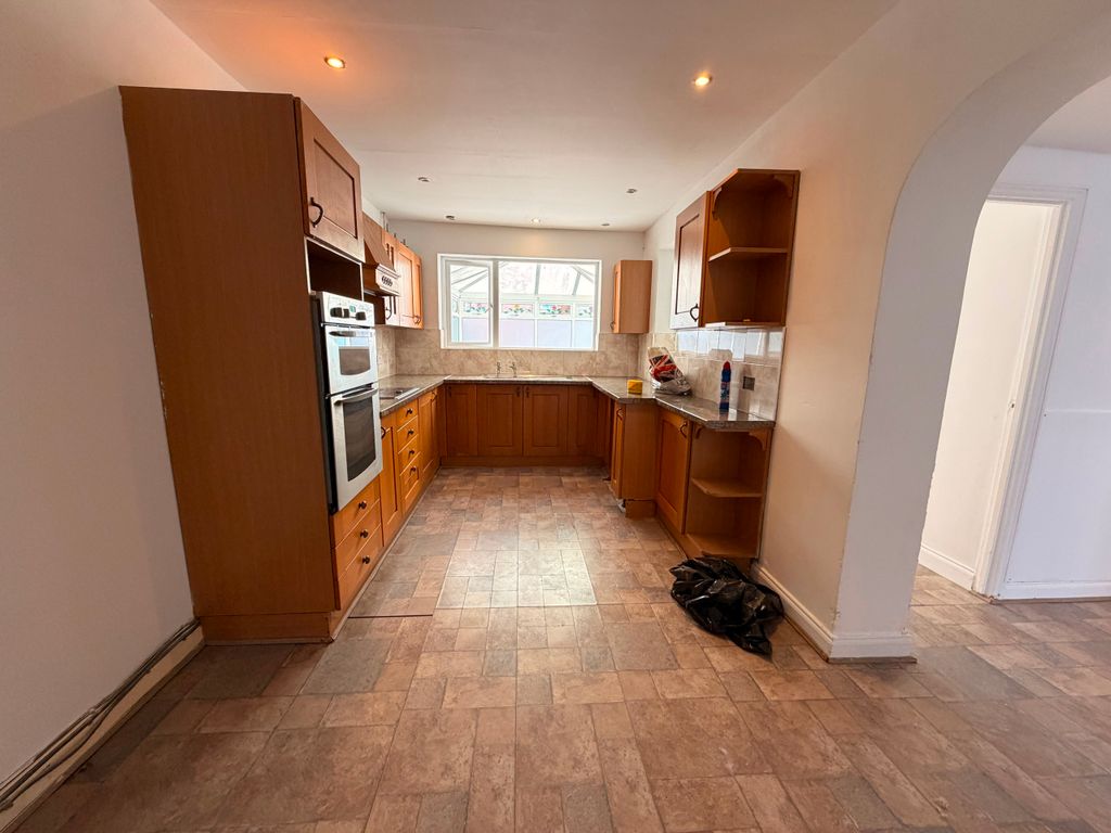 Property photo 2 of 24 Image