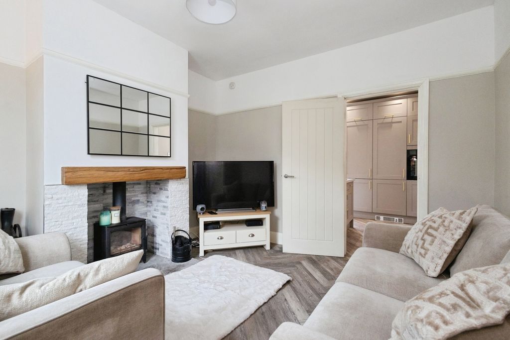 Property photo 2 of 20 Pbox-Img.Jpg