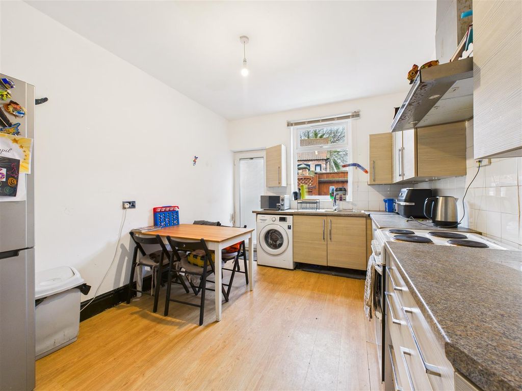 Property photo 3 of 11 Cam05193G0-Pr0100-Still005.Jpg