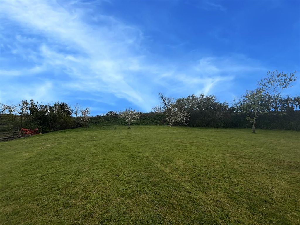 Property photo 3 of 10 Image00004.Jpg
