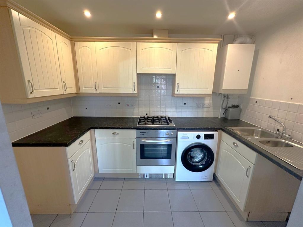 Property photo 3 of 10 Kitchen.Jpg
