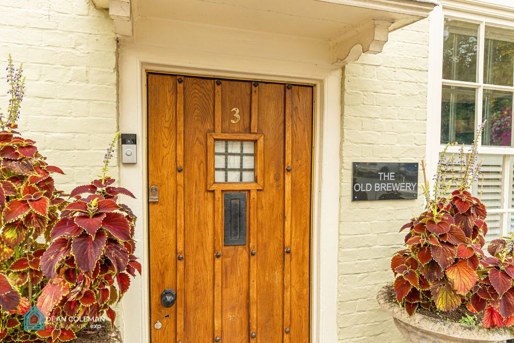 Property photo 2 of 34
