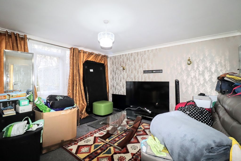 Property photo 3 of 7 Lounge