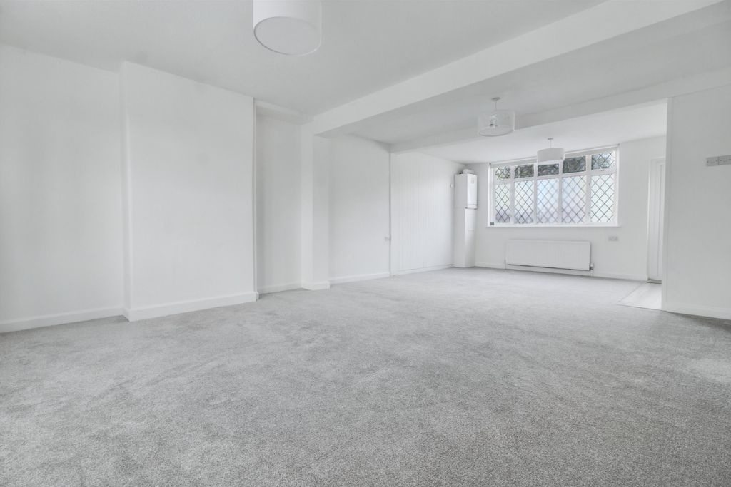 Property photo 2 of 12 Gallery