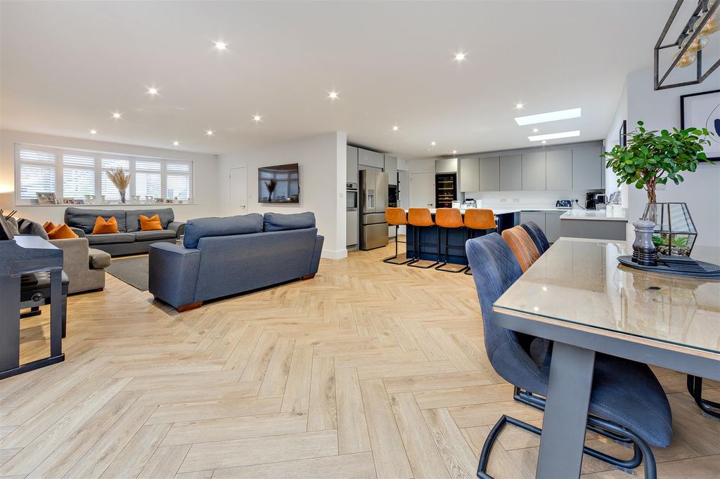 Property photo 2 of 44 58605.Jpg