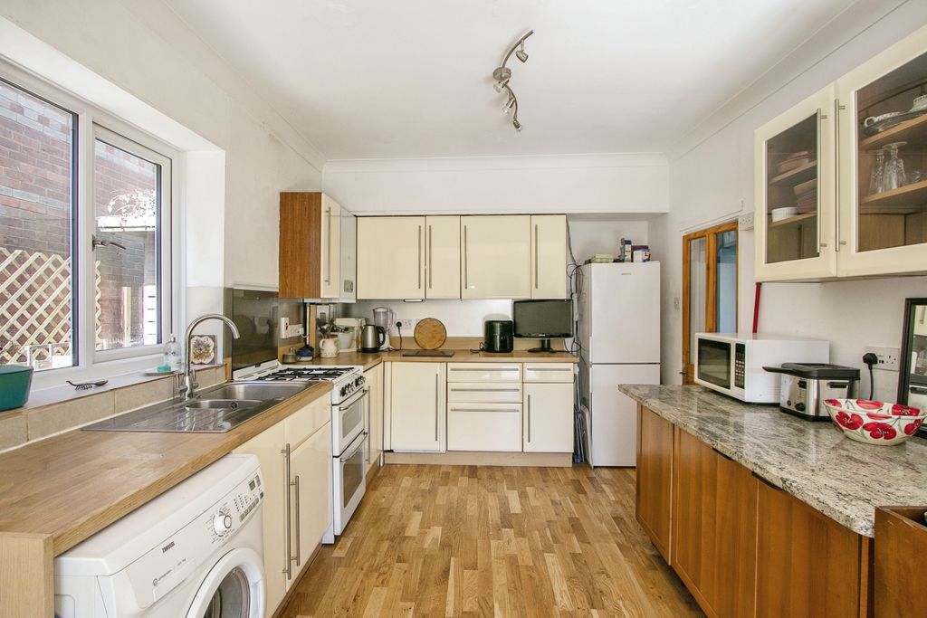 Property photo 3 of 16