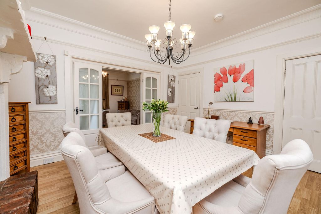 Property photo 3 of 59 Dining Room