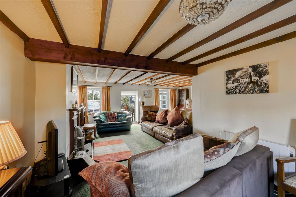 Property photo 2 of 31 Main House Lounge