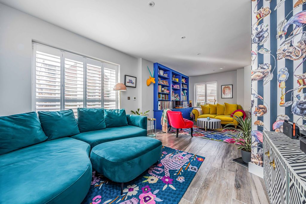 Property photo 2 of 38