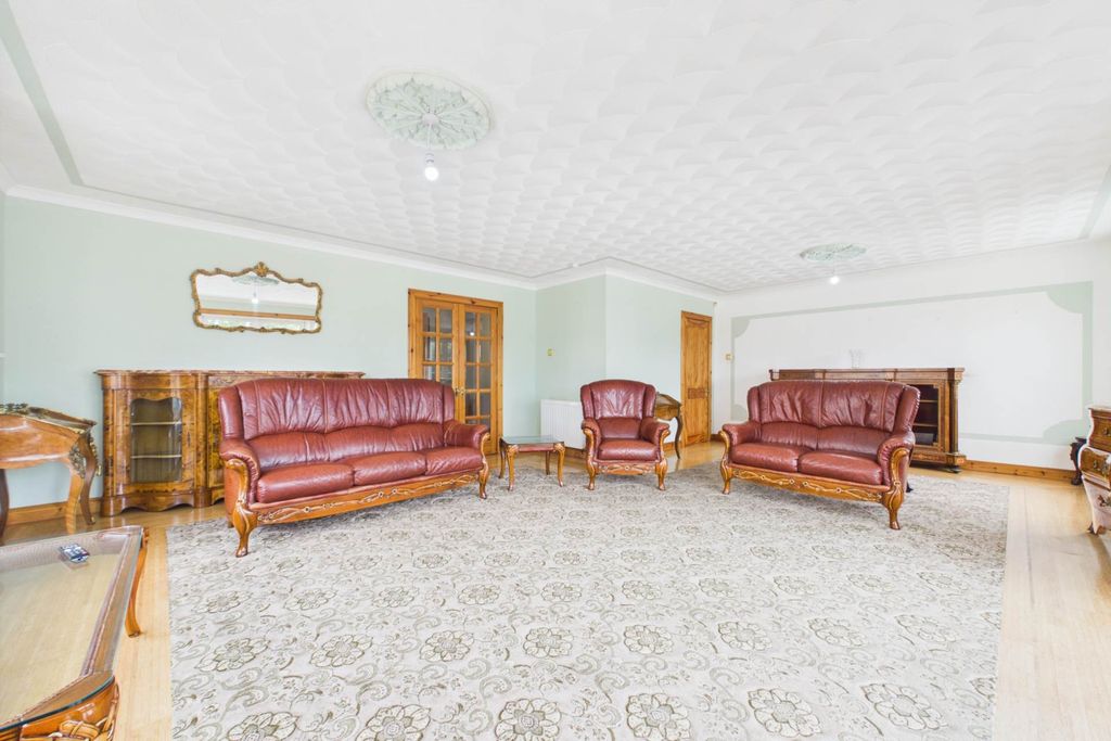 Property photo 2 of 31