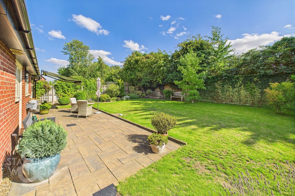 Property photo 3 of 27