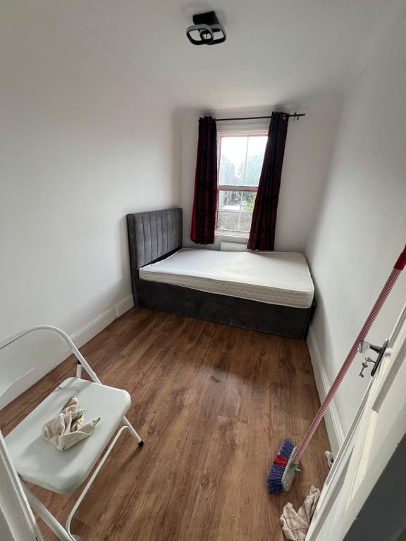 Property photo 1 of 9 2 Bed Flat To Rent Hermit Road, Canning Town E16