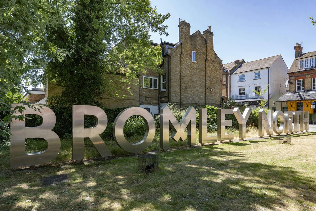 Property photo 2 of 5 Iw140725Gka310.Jpg