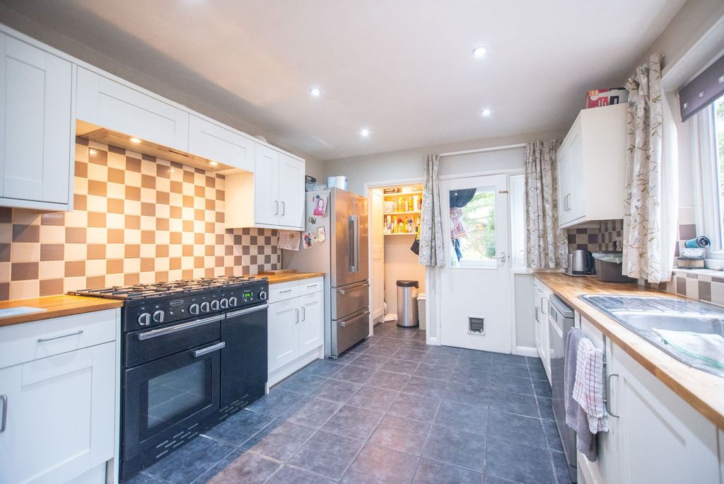 Property photo 2 of 29 Kitchen