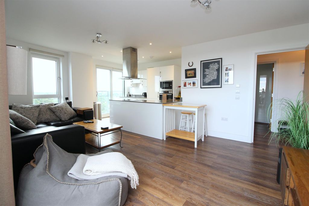 Property photo 2 of 18