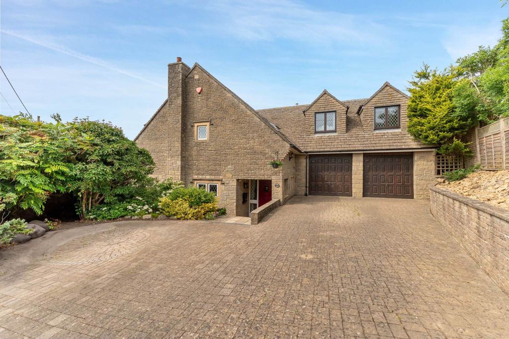 Property photo 2 of 31