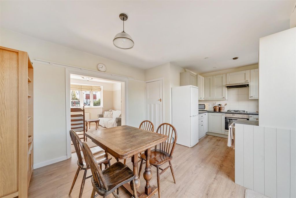 Property photo 3 of 12 Templecombe Way