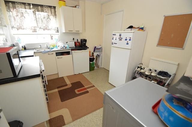 Property photo 2 of 7 Kitchen