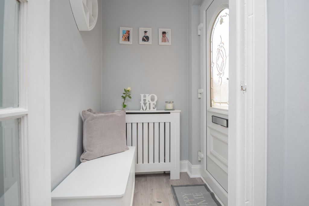 Property photo 2 of 15 Front Vestibule