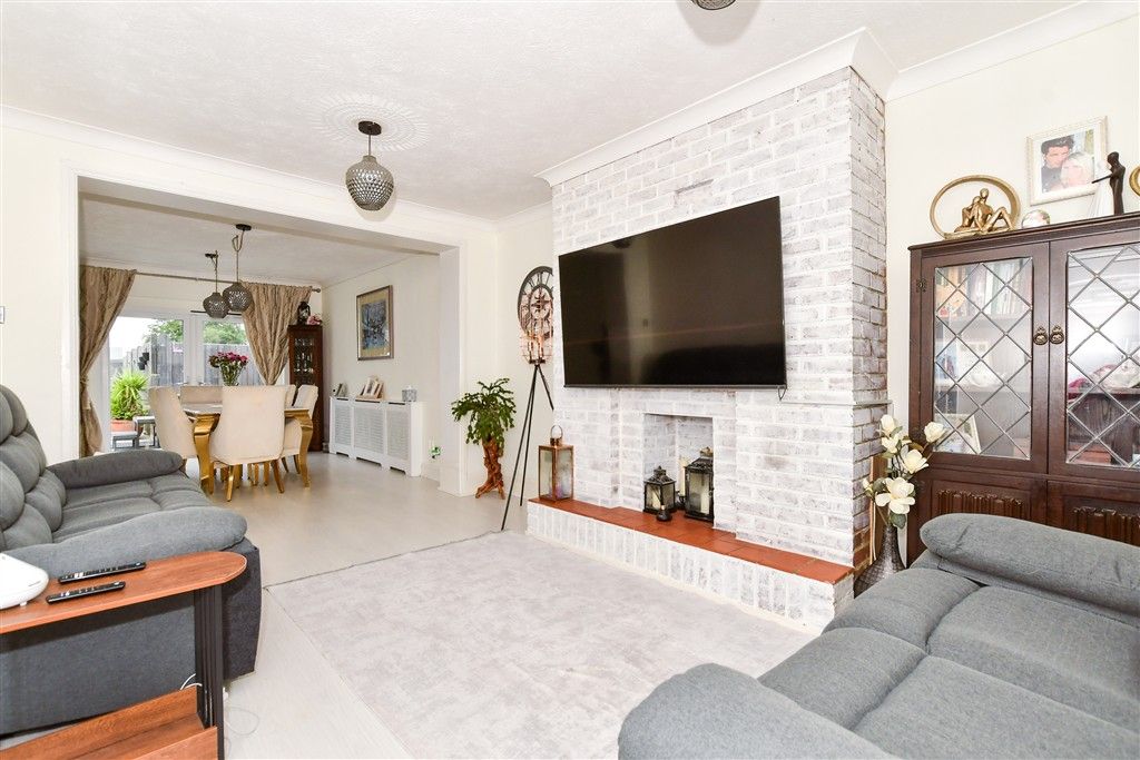 Property photo 3 of 10 Lounge