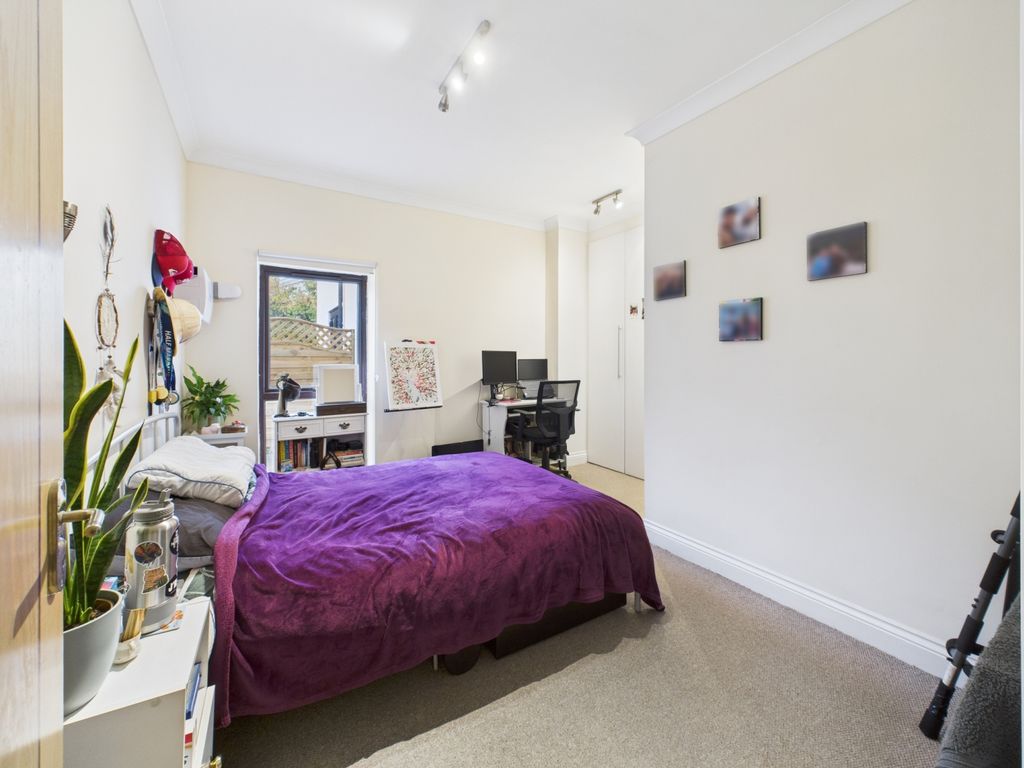 Property photo 3 of 7 Cam01740G0-Pr0463-Still003