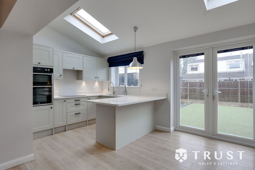 Property photo 2 of 43