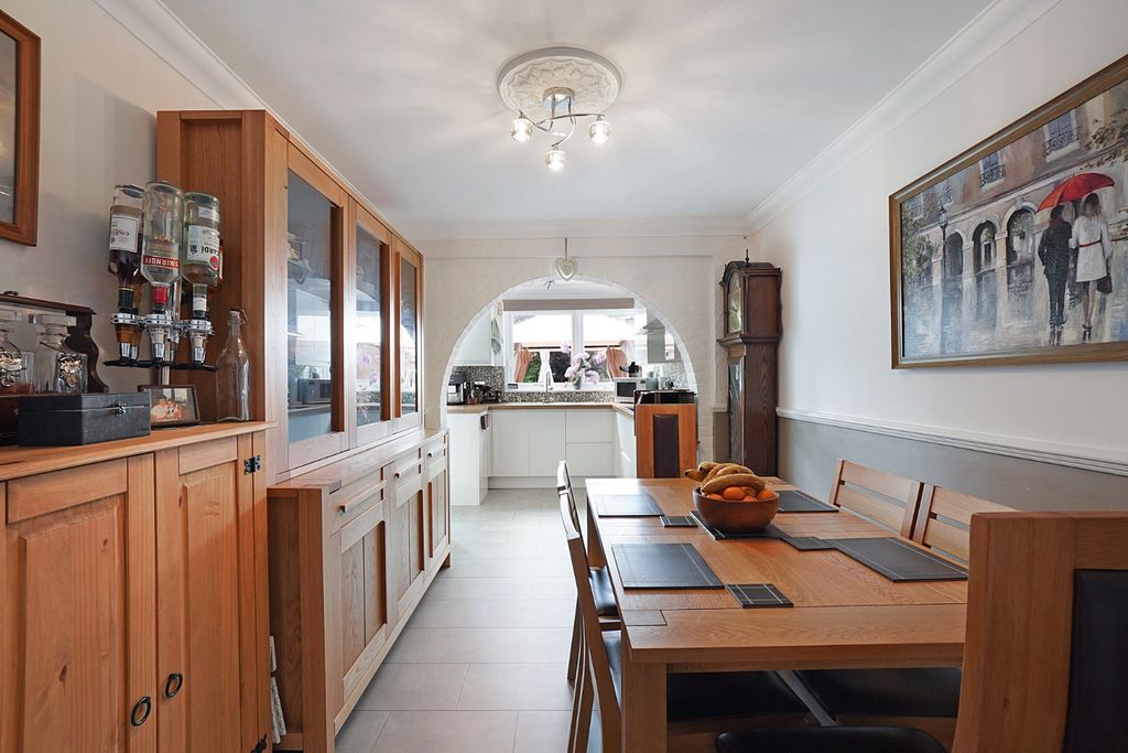 Property photo 3 of 17 4322017