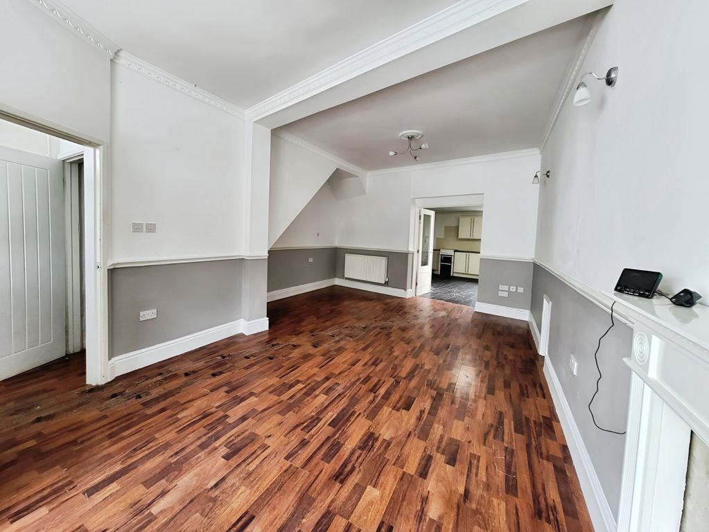 Property photo 2 of 11 A5F8c486-Living 20 20Room