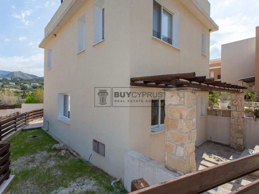 Property photo 1 of 25