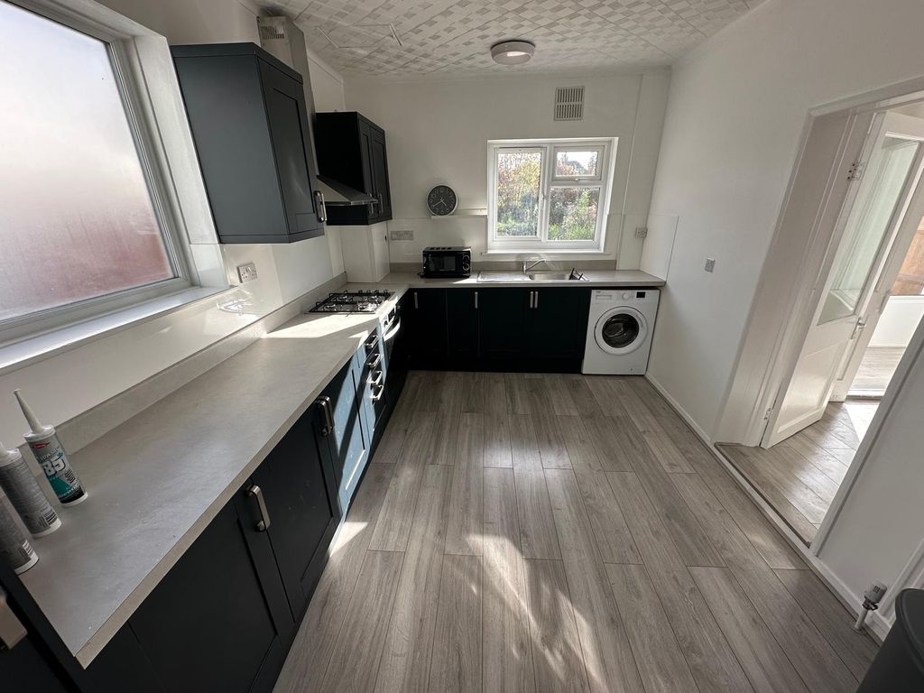 Property photo 1 of 14 4 Bedroom Semi Detached For Rent