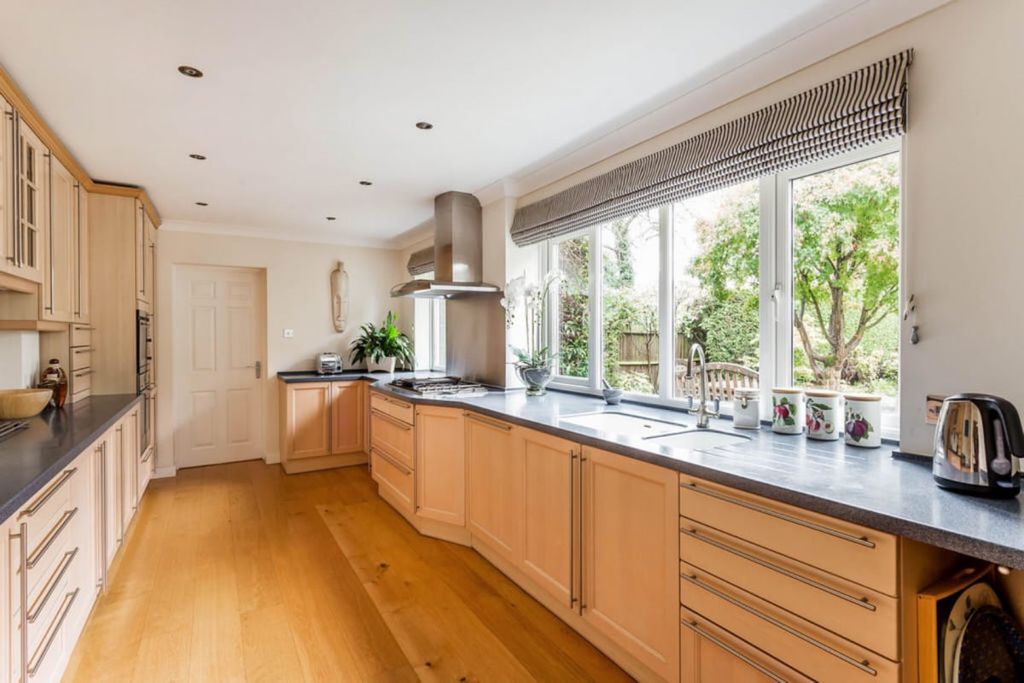 Property photo 2 of 17