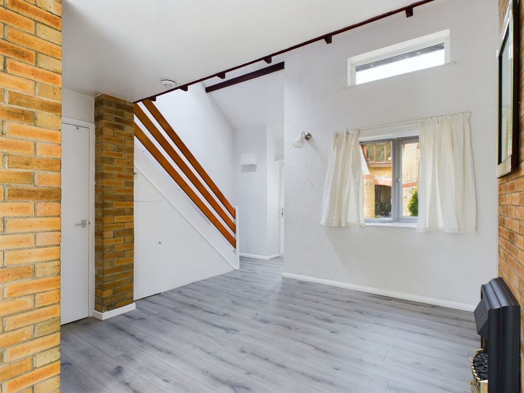 Property photo 3 of 11 Living Room