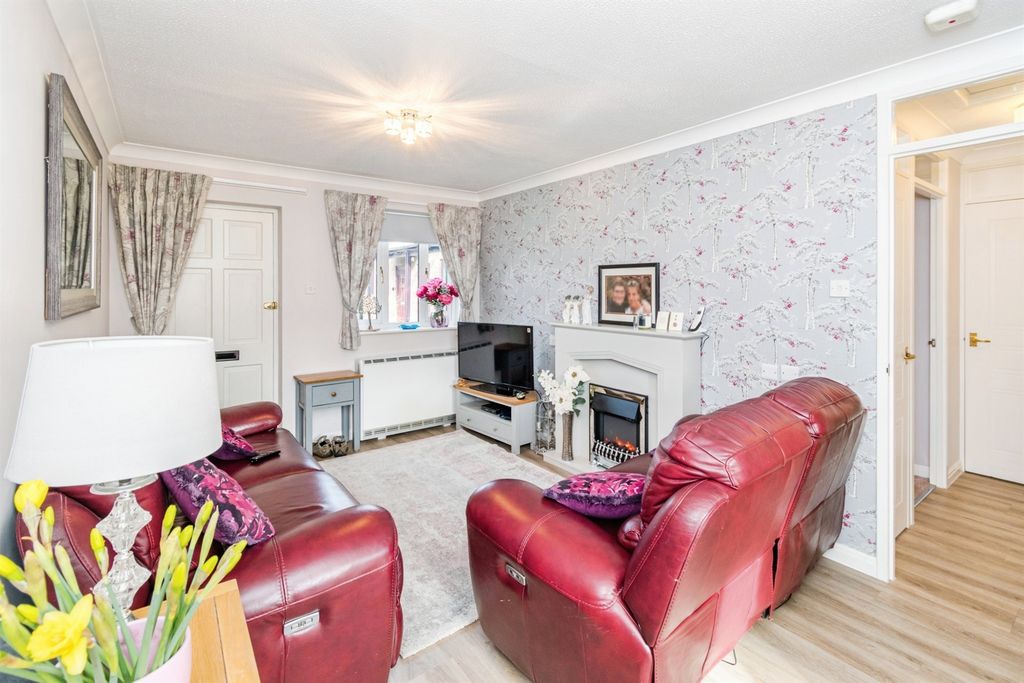 Property photo 2 of 16