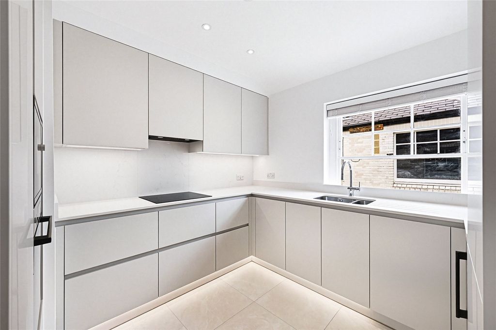 Property photo 2 of 12 Picture No. 32