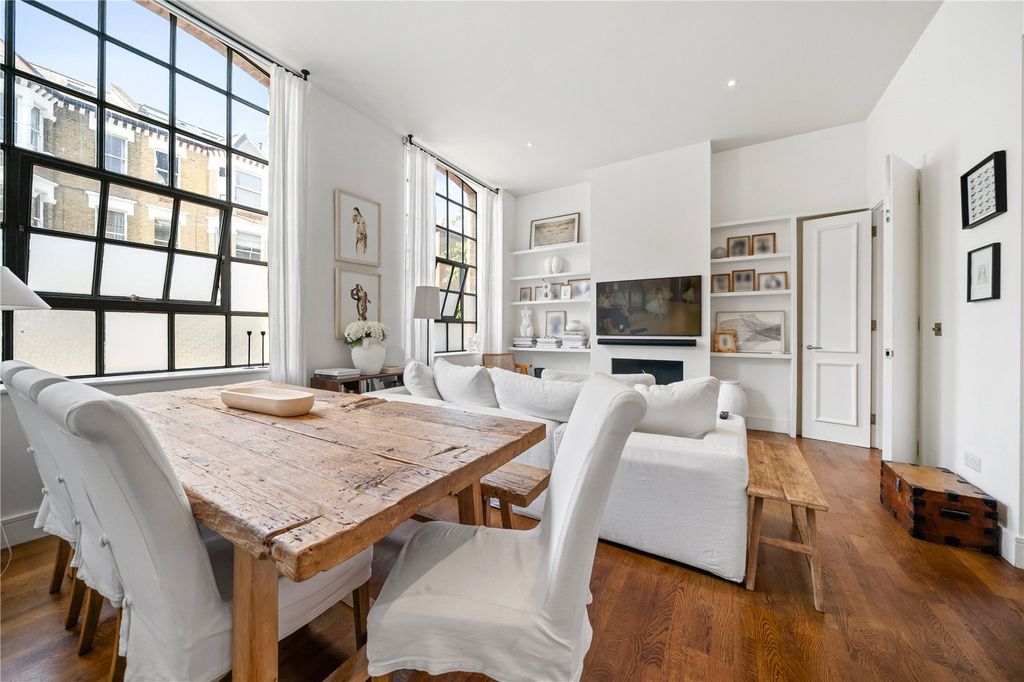 Property photo 2 of 10 Dining Area