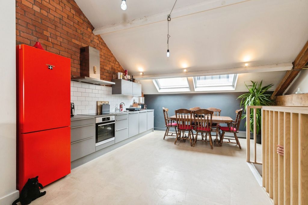 Property photo 2 of 18 Dining Kitchen